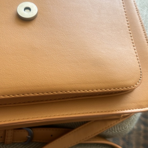 Like new vegan leather Pixie Mood Zoe crossbody bag. Honey color. - Picture 5 of 6
